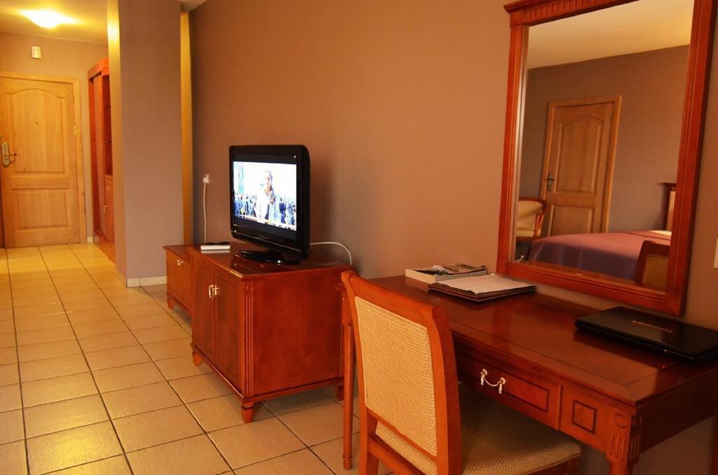 Mensvic Grand Hotel Accra Værelse billede
