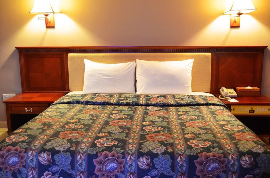 Mensvic Grand Hotel Accra Værelse billede